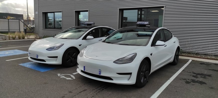 Tesla model 3 de 2021 - Taxi Auto-École - Pimas