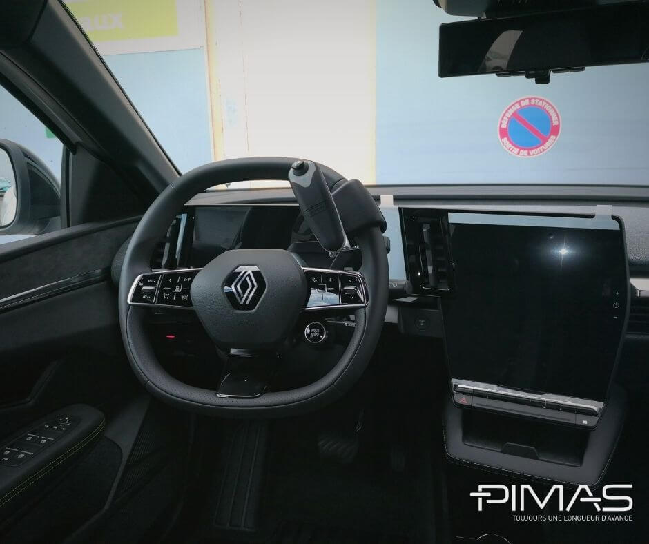 Renault Mégane E-Tech combiné télécommande intuitif Pimas