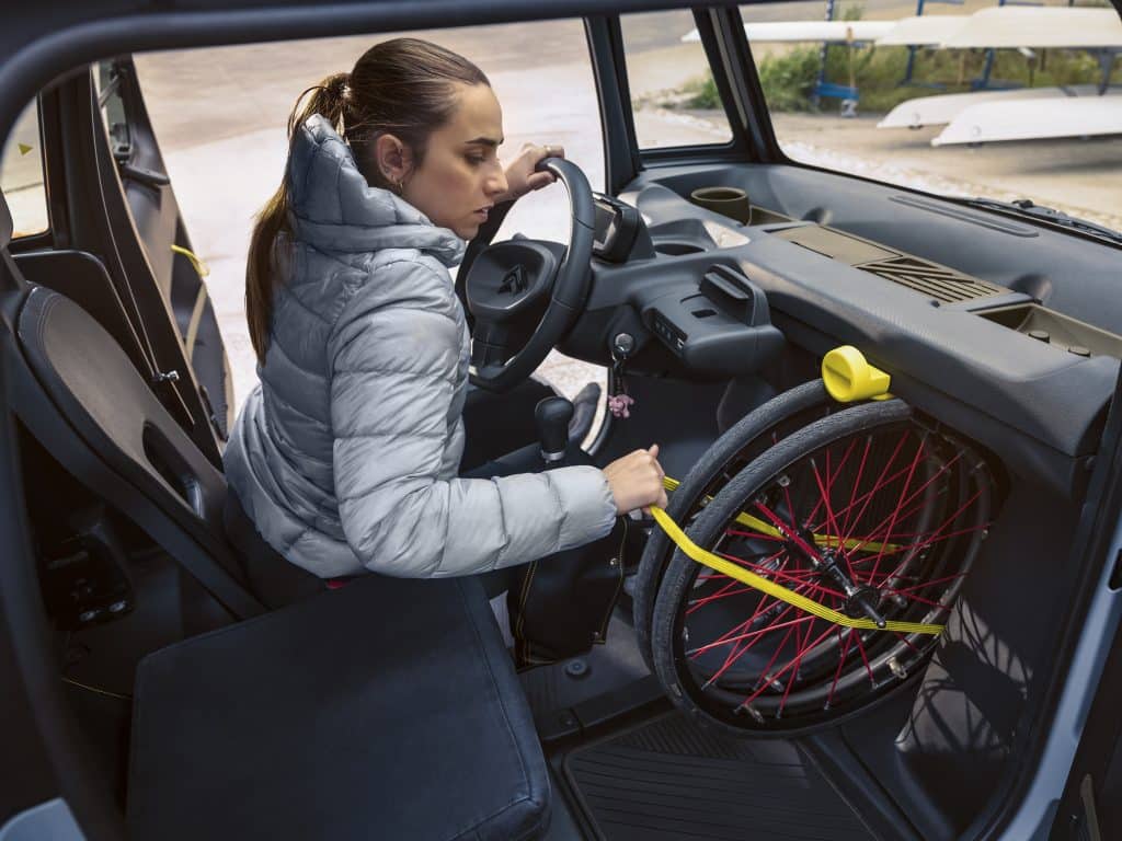 citroen ami for all transport intérieur fauteuil roulant